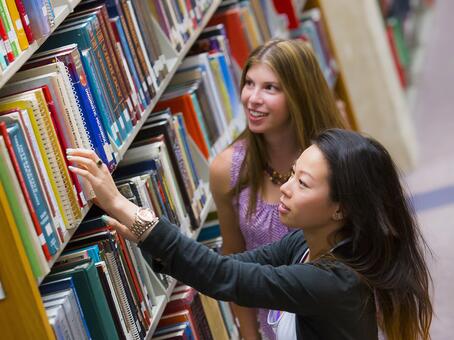 Two students search for books in Smith Library's stacks