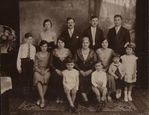 Pallantios family portrait, 1930